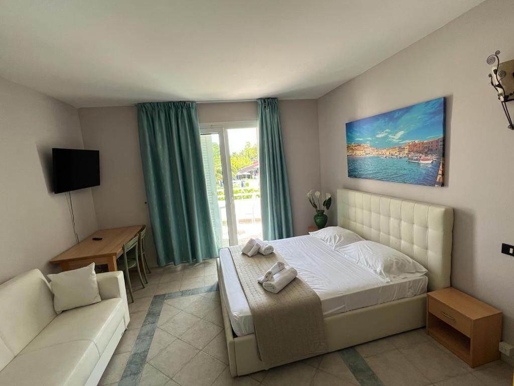 Hotel La Buca Del Gatto 3*